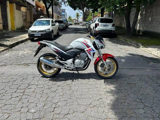 HONDA CB 300R 